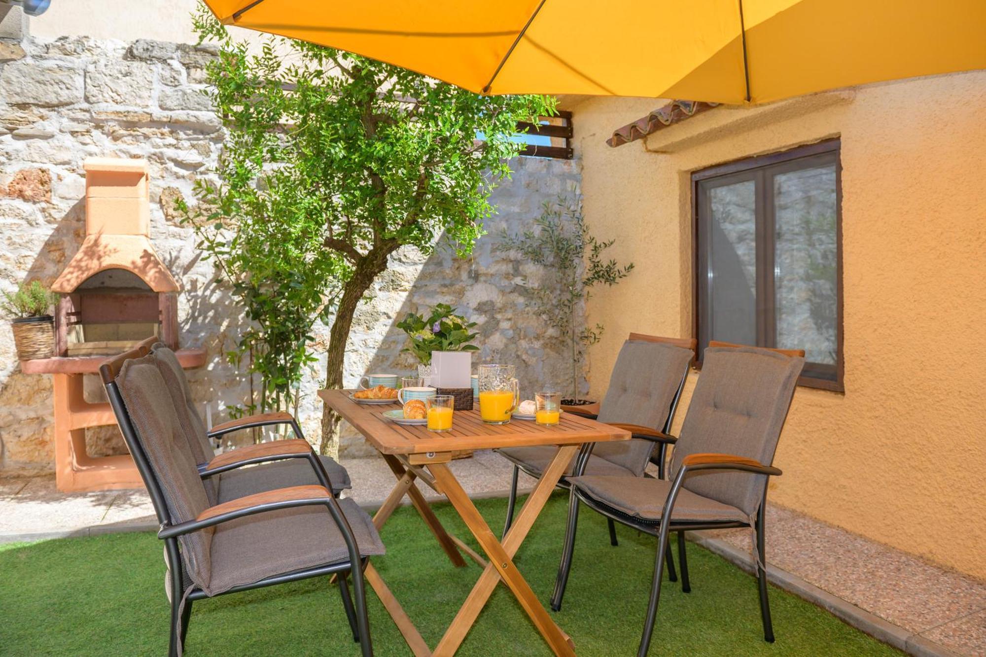 Apartman Dana Kastelir-Labinci 外观 照片